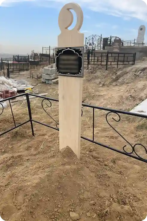 Пример доски на могиле с табличкой