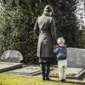 Можно ли детям на похороны?